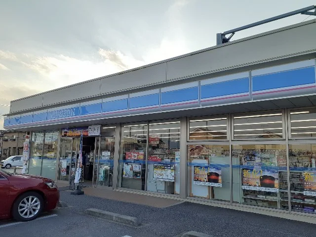 ローソン結城アクロス通り店まで700m