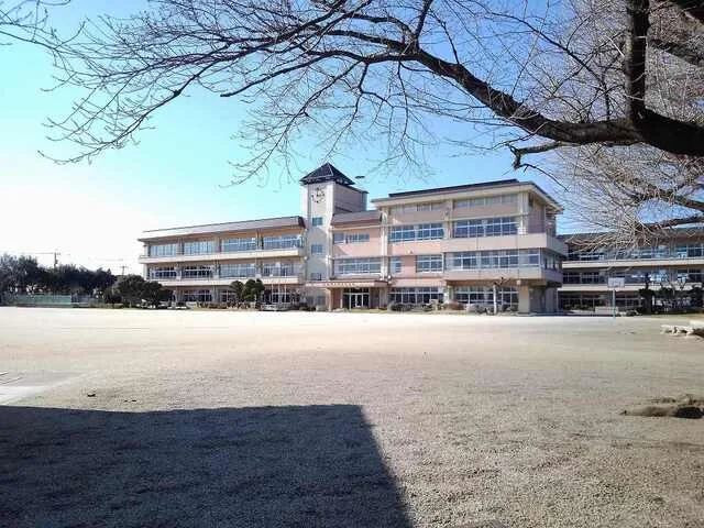 佐野市立田沼小学校まで700m