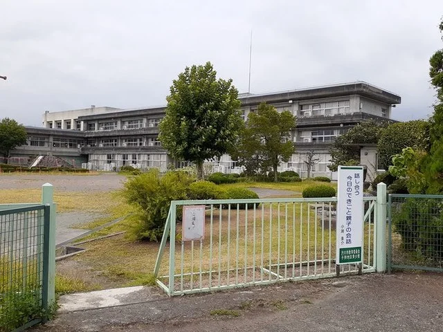 渋川市立長尾小学校まで2400m