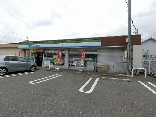 ファミリーマート神戸川西店まで50m