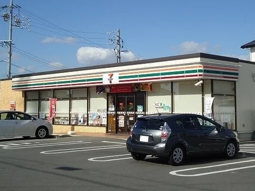 セブン-イレブン 西尾桜町店まで700m
