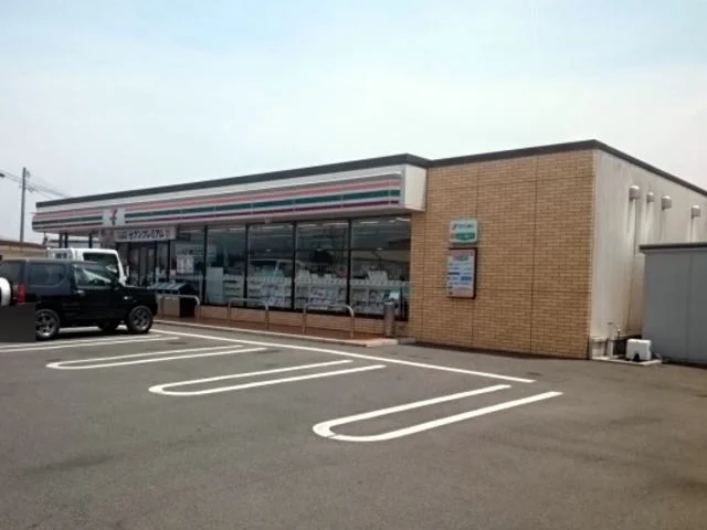 セブンイレブン宇部厚南中央店まで800m