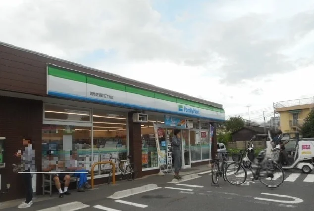 ファミリーマートまで240m