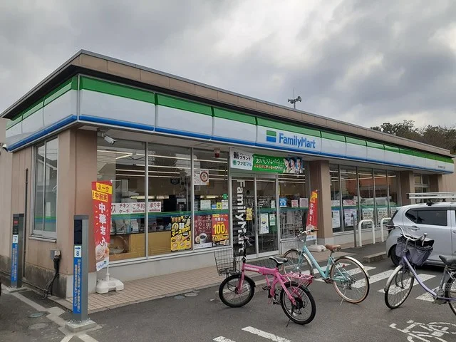 ファミリーマートまで91m