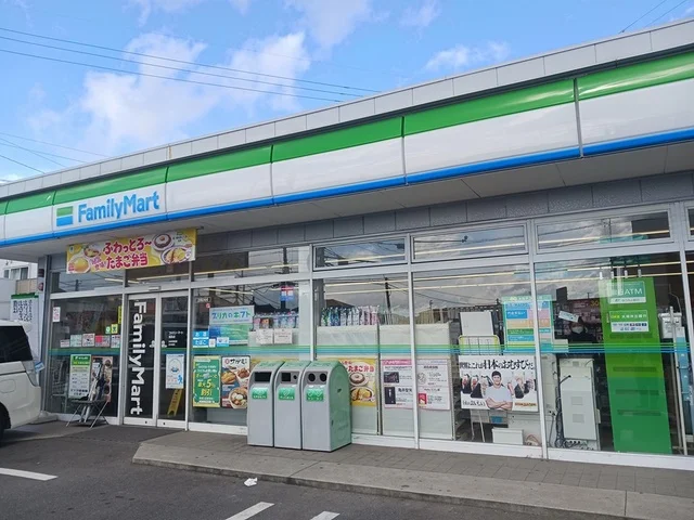 ファミリーマートまで160m