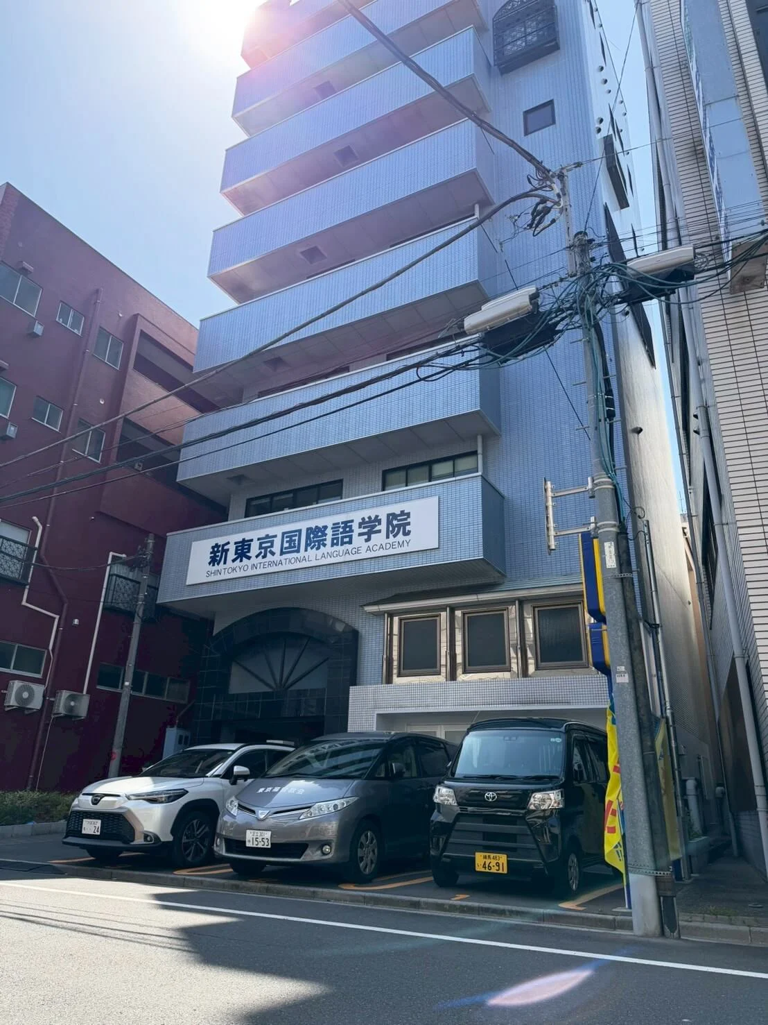 語学学校も近くにあります。