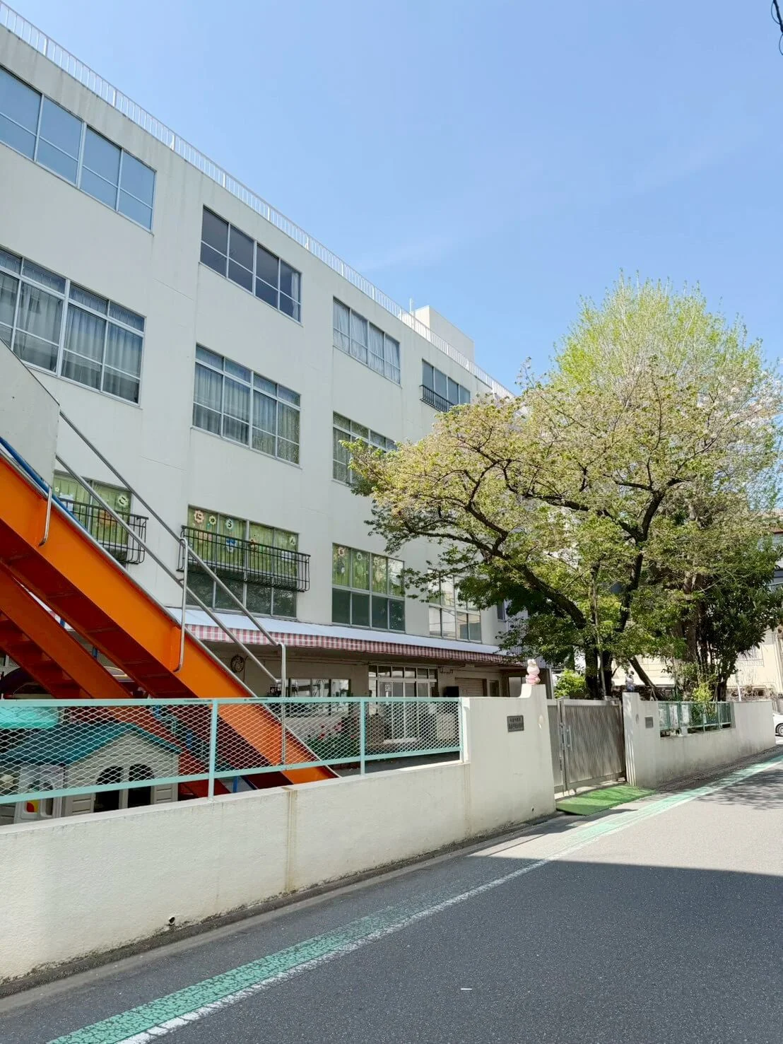学校も近くにあります。