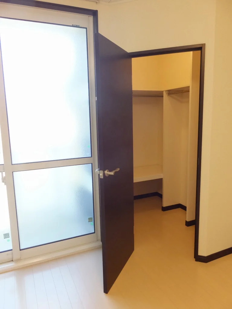 ウォークインクローゼット付きのお部屋です。