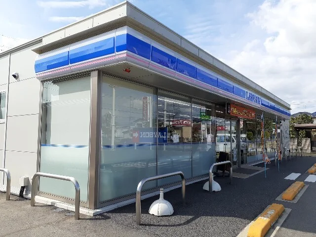 ローソン中泉町店まで700m