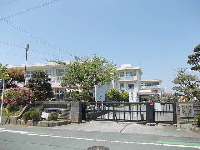 磐田西小学校まで600m