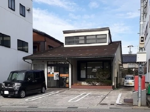 富山大泉郵便局まで220m
