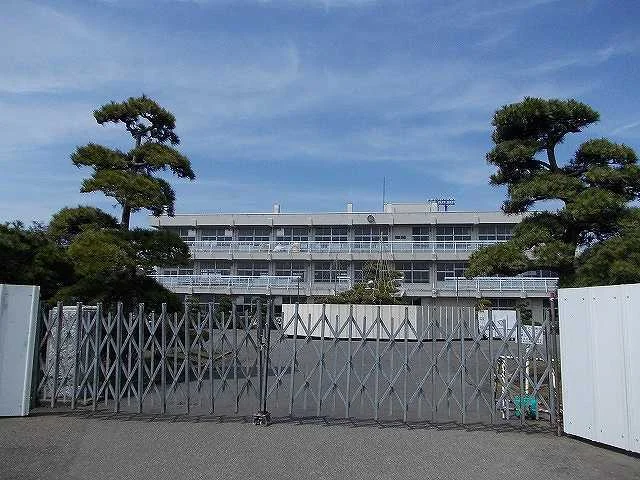 岩室中学校まで950m