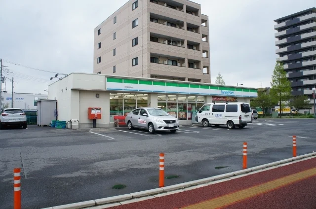 ファミマ　浦和美園駅前店まで93m