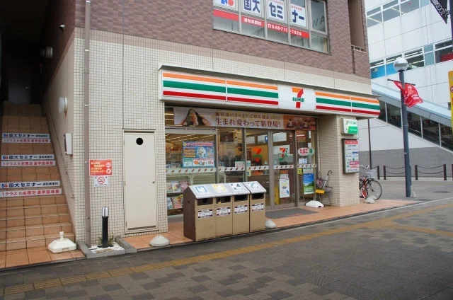 セブン　浦和美園駅前店まで240m