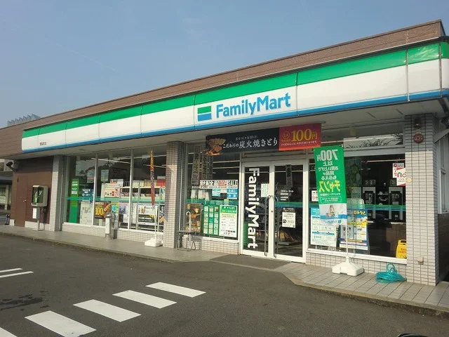 ファミリーマート関桜町店まで500m