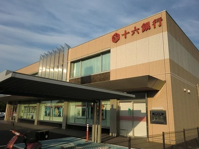 十六銀行関支店まで550m