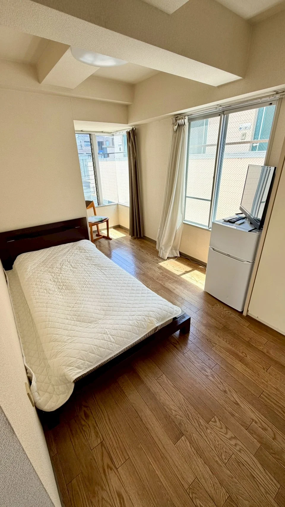 ３０５号室　明るい角部屋です。