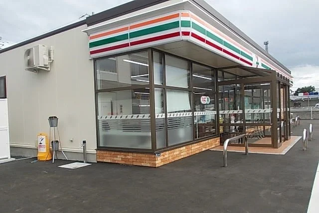 セブンイレブン湊高台２丁目店まで350m