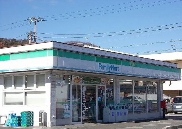 ファミリーマート三島中島店まで1100m