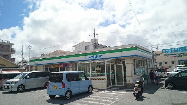 ファミリーマート 銘苅三丁目店まで400m