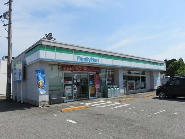 ファミリーマートまで450m