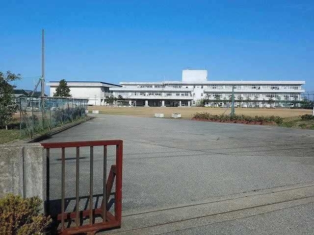 西條中学校まで2000m