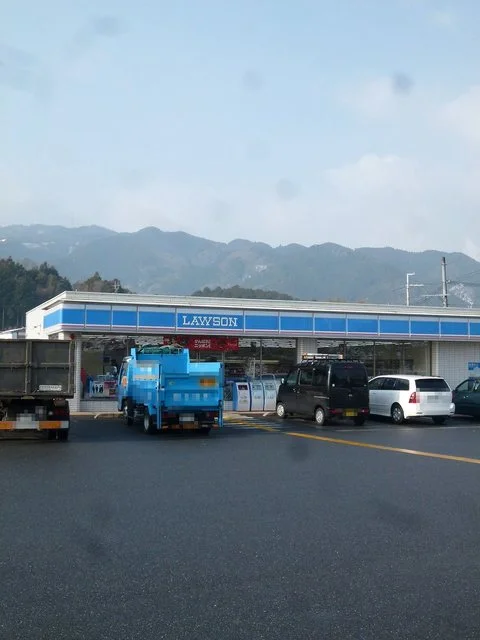 コンビニまで560m