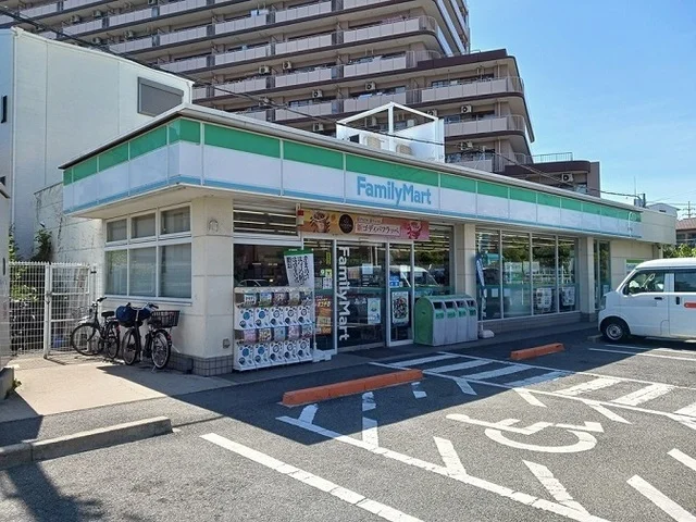 ファミリーマート様まで300m
