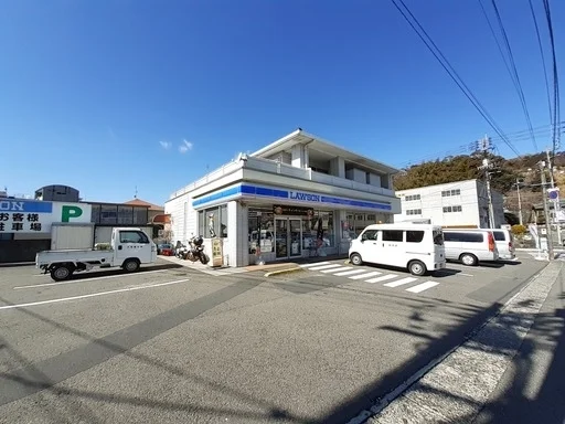 ローソン 伊野駅前店まで160m