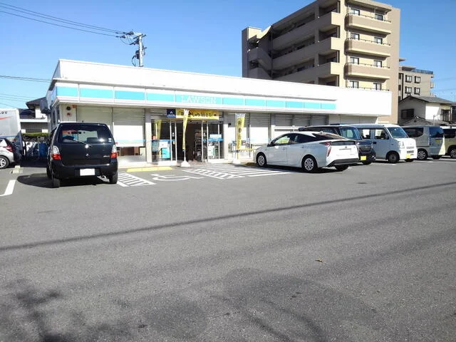 ローソン吉塚三丁目店まで240m