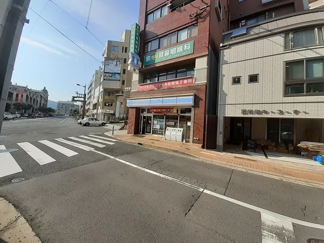 ローソンセントポール通店まで251m
