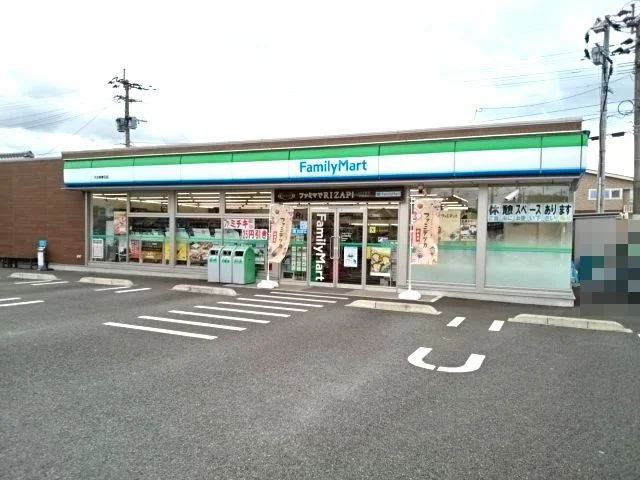 ファミリーマートまで14m
