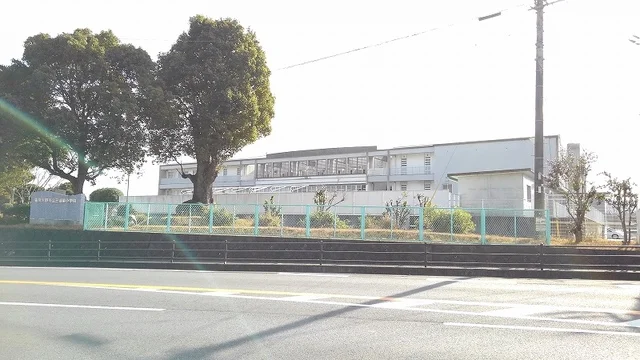 三重東小学校まで500m
