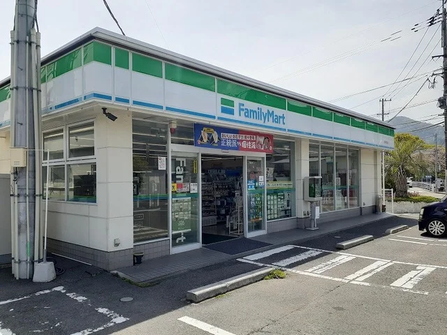 ファミリーマート 別府荘園店まで200m