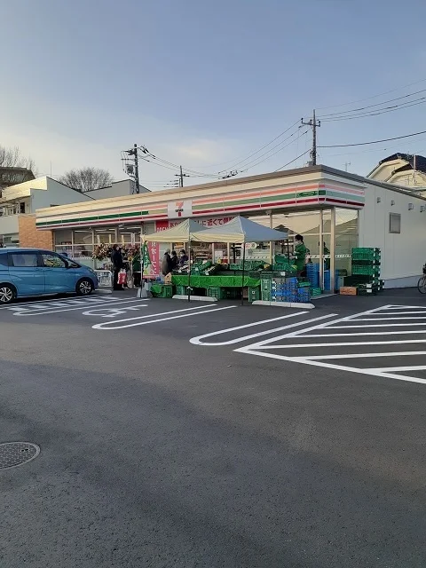 セブンイレブン師岡町２丁目店まで650m