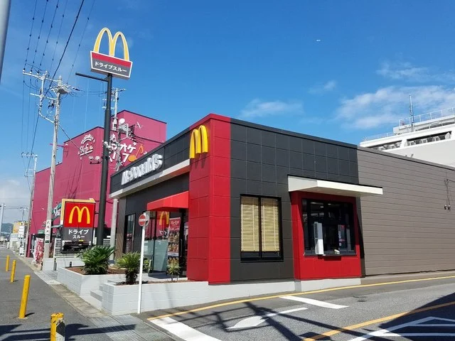 マクドナルド鴨川店まで1000m