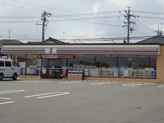 セブンイレブン西尾住崎町店まで800m
