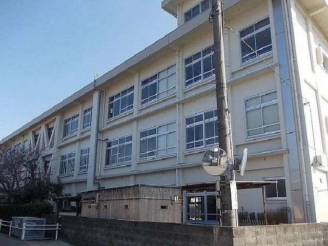 今治市立日高小学校まで450m