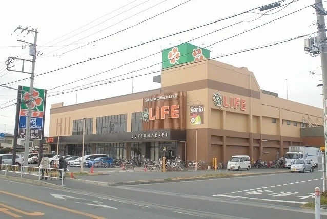 ライフ上鶴間店まで700m