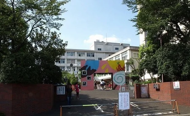 神奈川県県立上鶴間高等学校まで800m