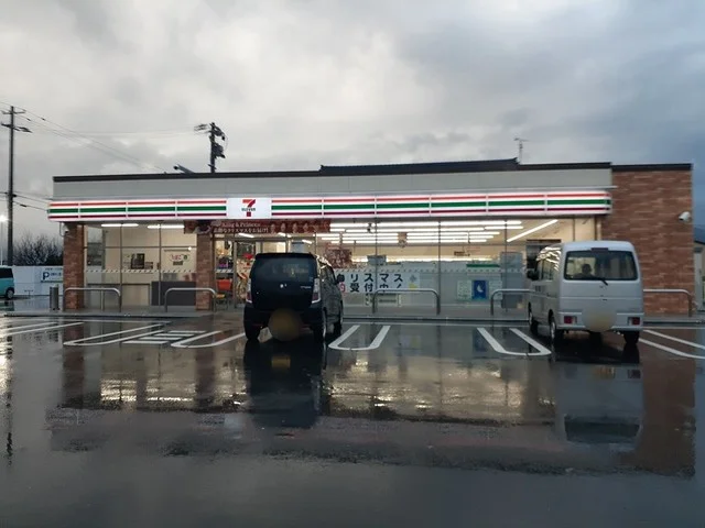 セブンイレブン五泉本田屋店まで450m