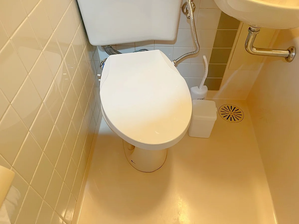 洗浄便座付きトイレです🚽（温水は出ません）