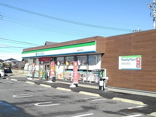 ファミリーマート新町笛木境店まで600m