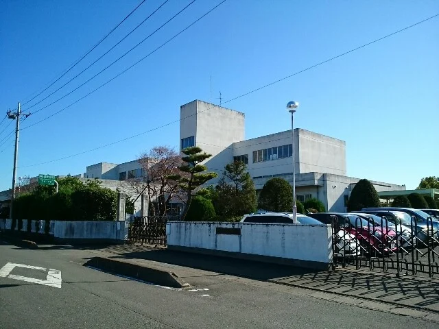 町立芝根小学校まで1100m