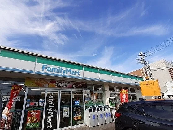 ファミリーマートまで310m