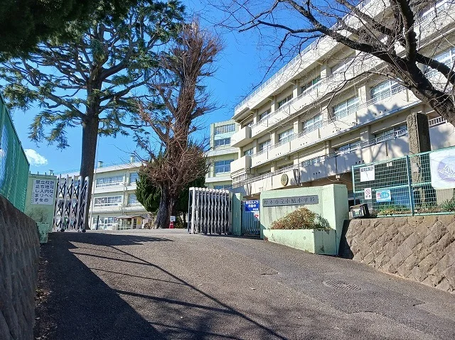小鮎小学校まで1500m