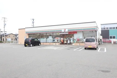 セブンイレブンまで650m