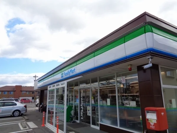 ファミリーマートまで550m