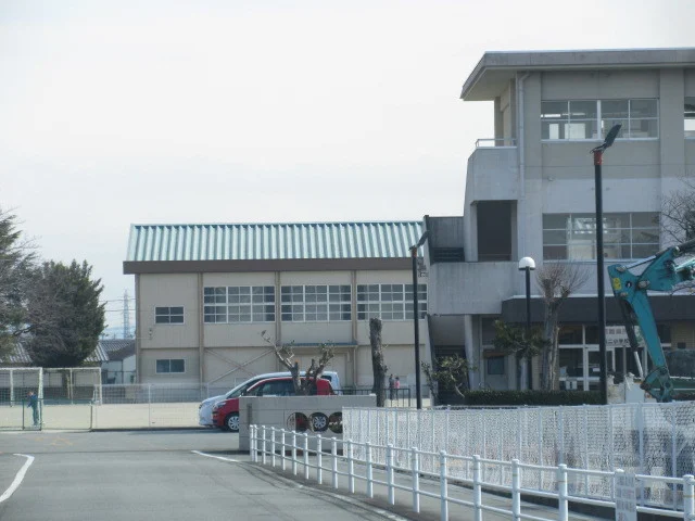 松阪市立第二小学校まで83m