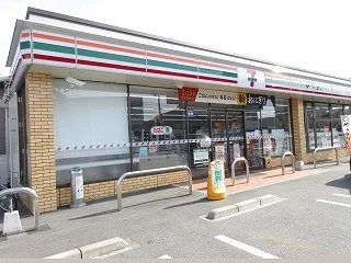 セブンイレブン松阪垣鼻町店まで230m